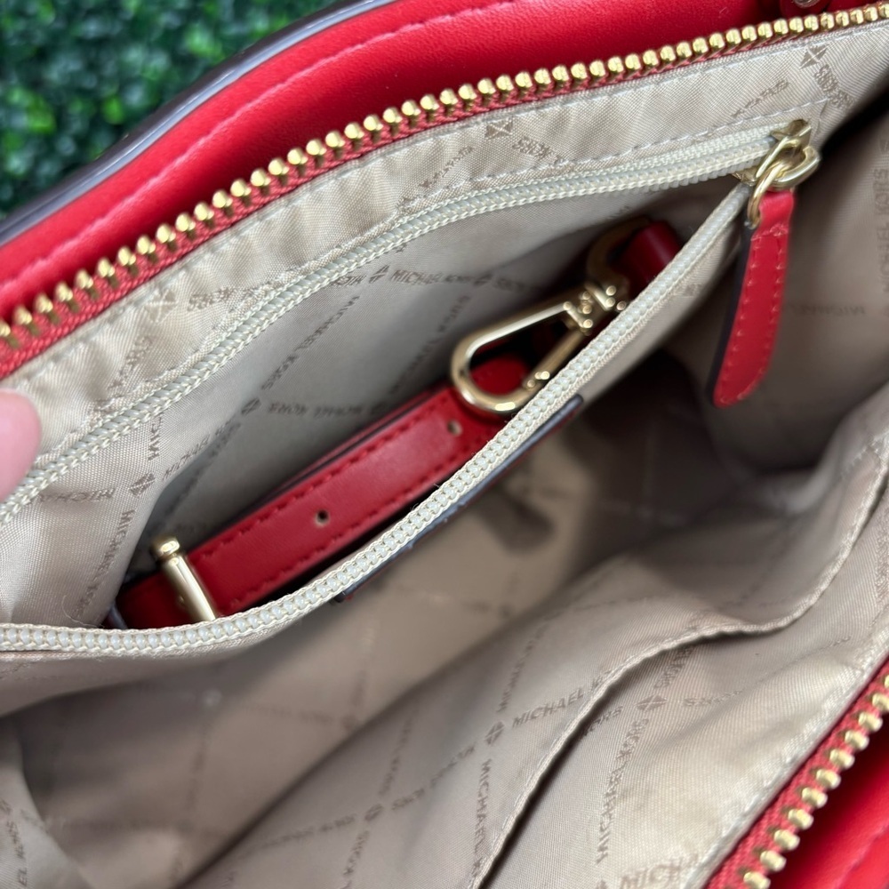 MICHAEL KORS HOPE MEDIUM MESSENGER Signature Satchel - Picture 12 of 14